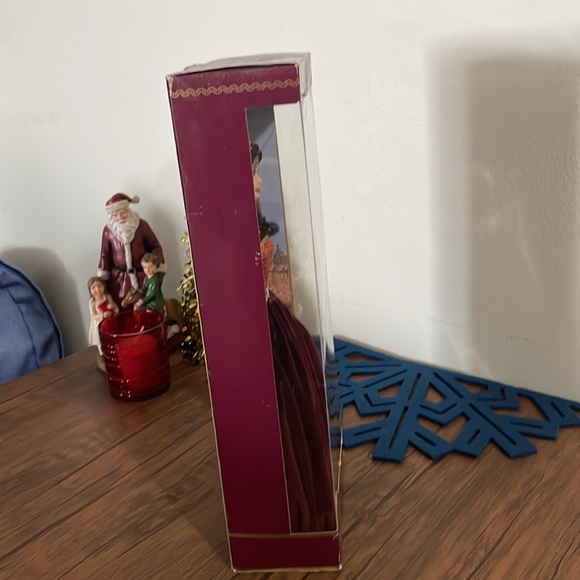 Portuguese Princess Barbie - Picture 9 of 10